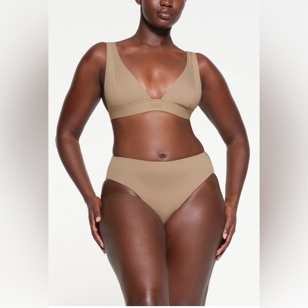 360. SKIMS Recycled Swim Plunge Bikini Top